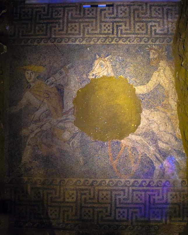 Mozaika podłogowa w grobowcu w Amfipolis
